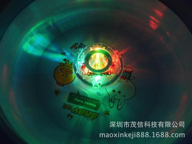 点亮欢乐沐浴时光 Party in the Tub 儿童浴缸漂流灯——2013最新TV产品工厂直供
